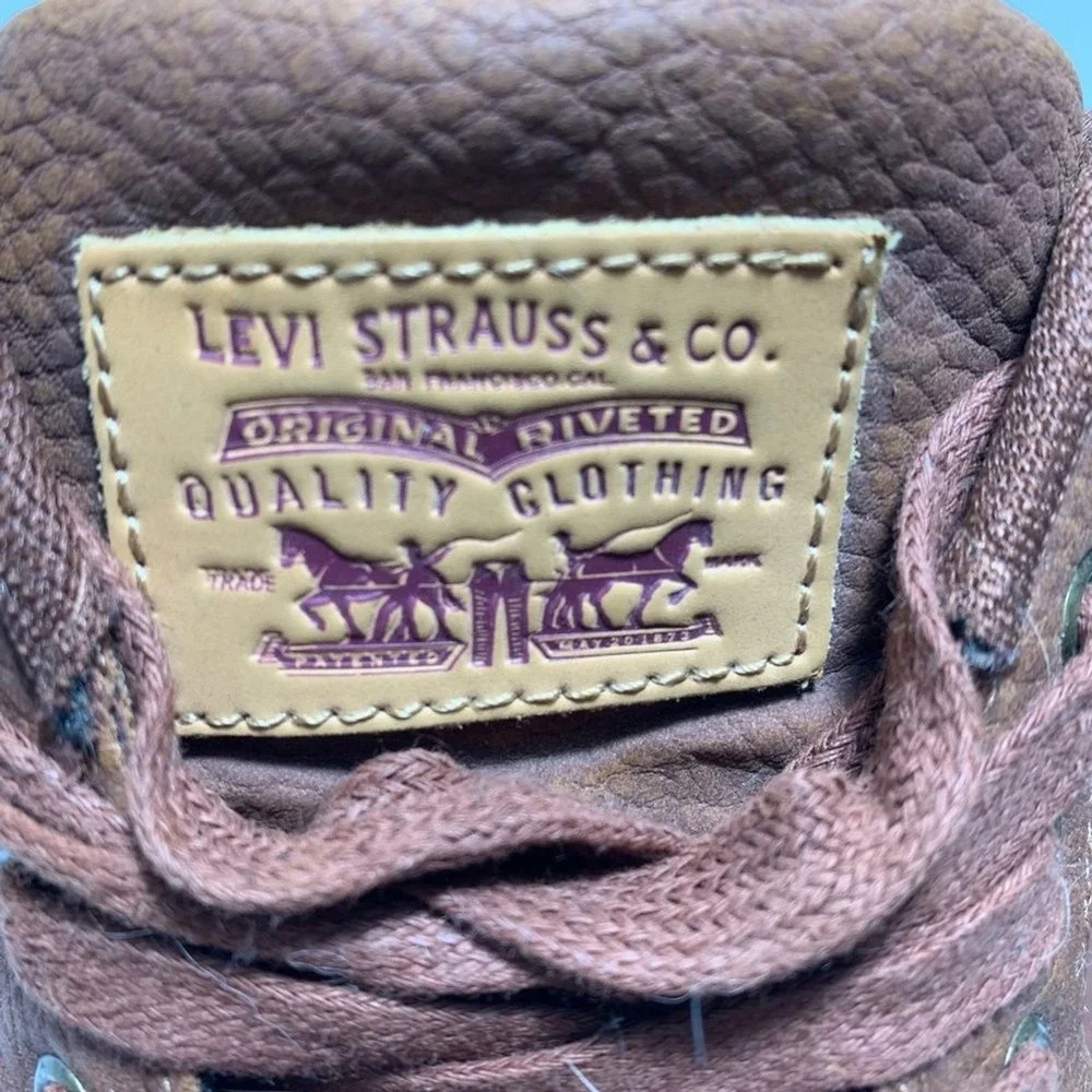Levis lace up